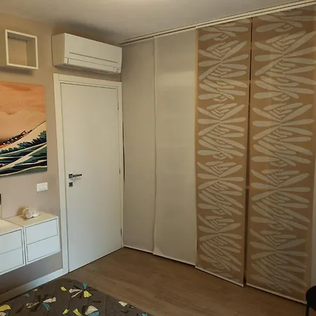 Promo! Airport And Station Retreat דירה