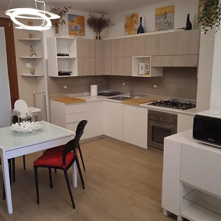 Promo! Airport And Station Retreat דירה *